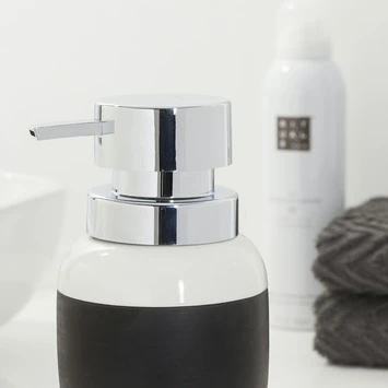 Sealskin Zeepdispenser Sphere Porcelein Zwart 2 Sealskin Zeepdispenser Sphere Porcelein Zwart - Afbeelding 2