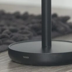 Tiger Reserverolhouder Urban Zwart Staand 14 Tiger Reserverolhouder Urban Zwart Staand -InterieurKunst Verkoopwinkel 123 15169