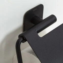 Tiger Toiletrolhouder Colar Met Klep Zwart -InterieurKunst Verkoopwinkel 123 16328