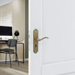 GAMMA Deurkrukset Athene Langschild Sleutel 56mm Messing Antiek -InterieurKunst Verkoopwinkel 123 21478