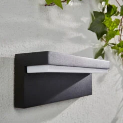 Philips Hue Outdoor Buitenlamp Nyro Zwart 11 Philips Hue Outdoor Buitenlamp Nyro Zwart -InterieurKunst Verkoopwinkel 123 27623