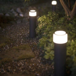 Philips Hue Outdoor Tuinsokkel Calla Zwart -InterieurKunst Verkoopwinkel 123 27649