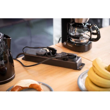 Brennenstuhl Super Solide Stekkerdoos 4V Met Deksel IP44 Zwart 2 Meter Snoer 2 Brennenstuhl Super Solide Stekkerdoos 4V Met Deksel IP44 Zwart 2 Meter Snoer - Afbeelding 2