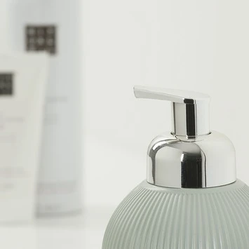 Sealskin Zeepdispenser Convex Licht Aqua 5 Sealskin Zeepdispenser Convex Licht Aqua - Afbeelding 5